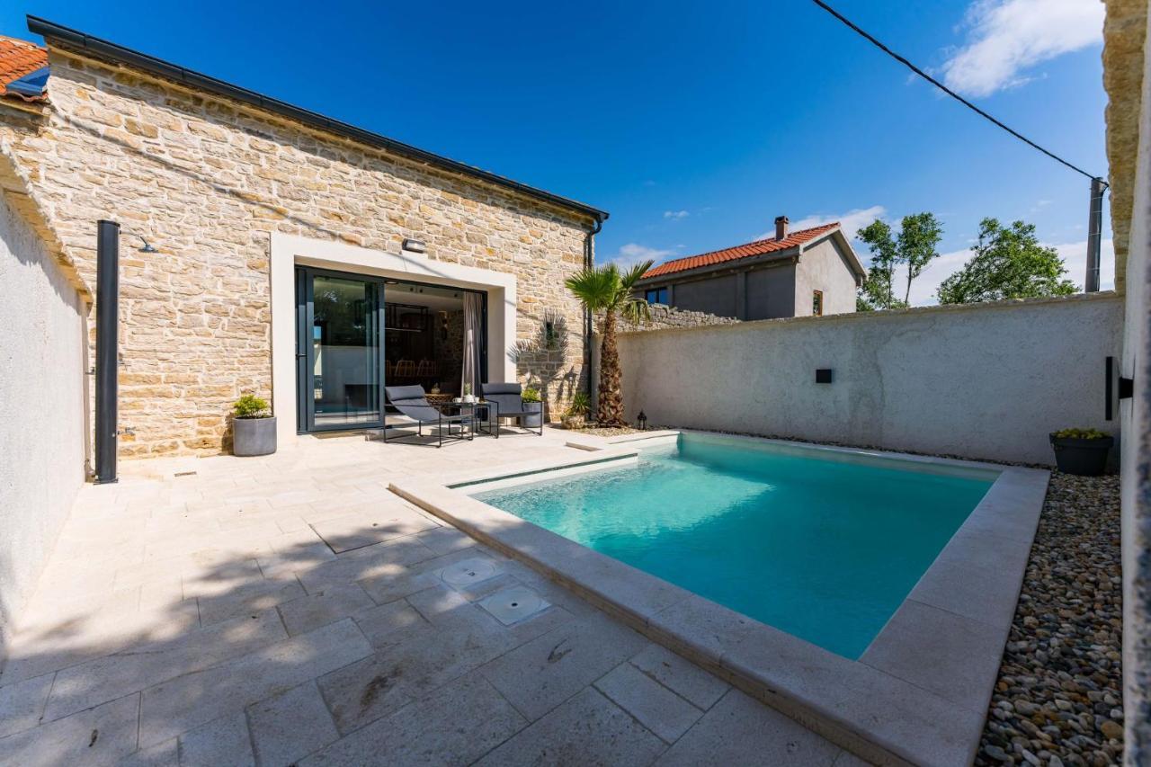 Вилла Stone House With Pool Poeta Pridraga Экстерьер фото