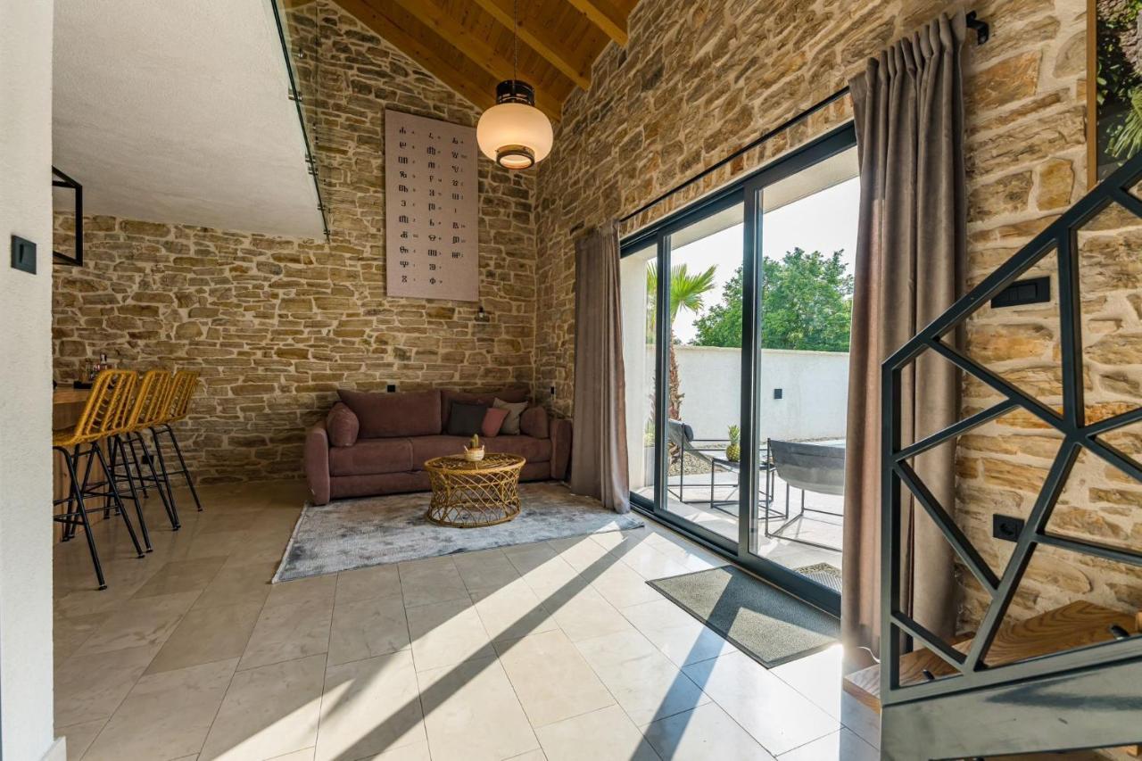 Вилла Stone House With Pool Poeta Pridraga Экстерьер фото