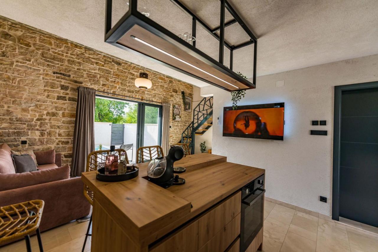 Вилла Stone House With Pool Poeta Pridraga Экстерьер фото