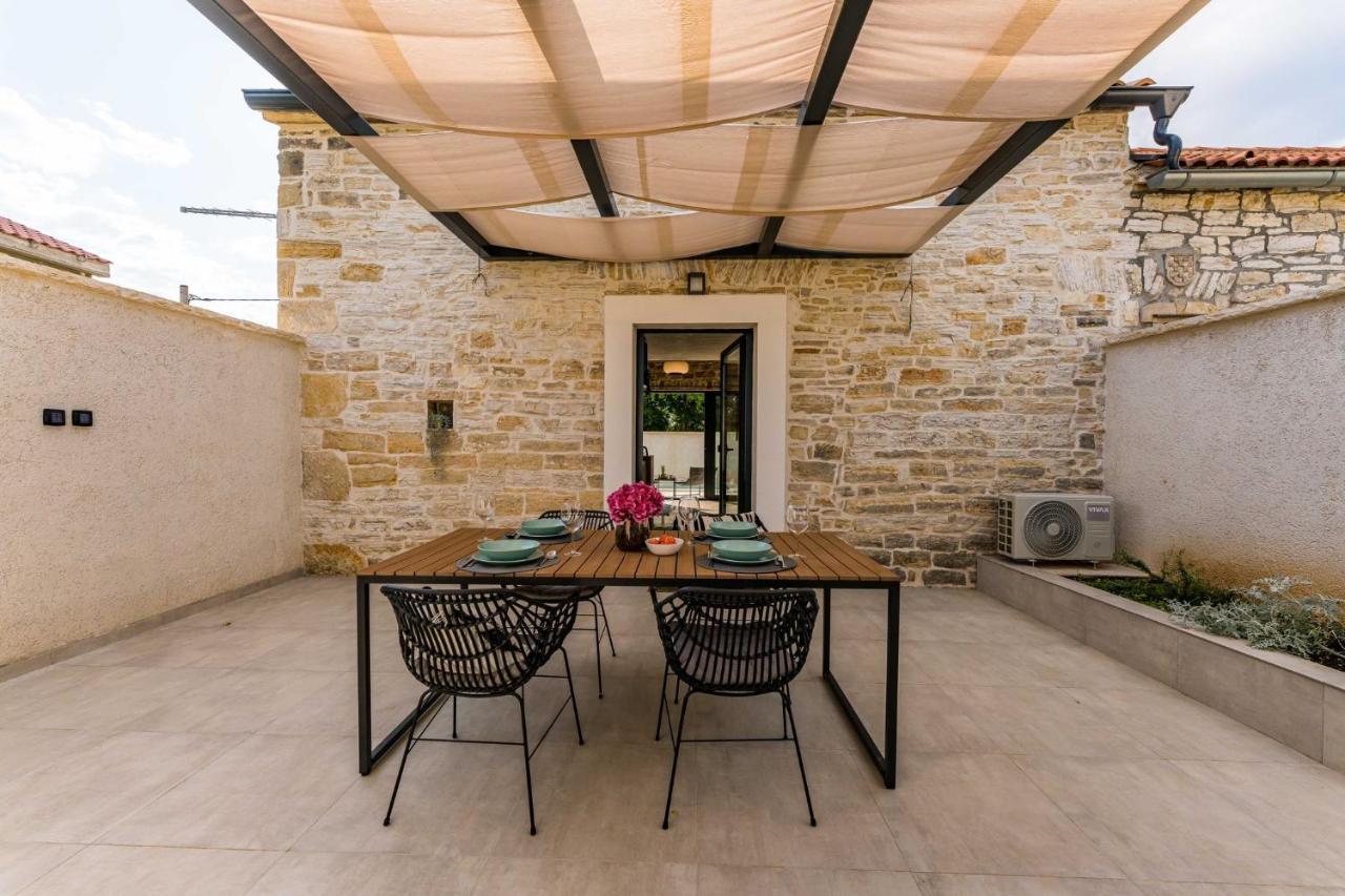 Вилла Stone House With Pool Poeta Pridraga Экстерьер фото