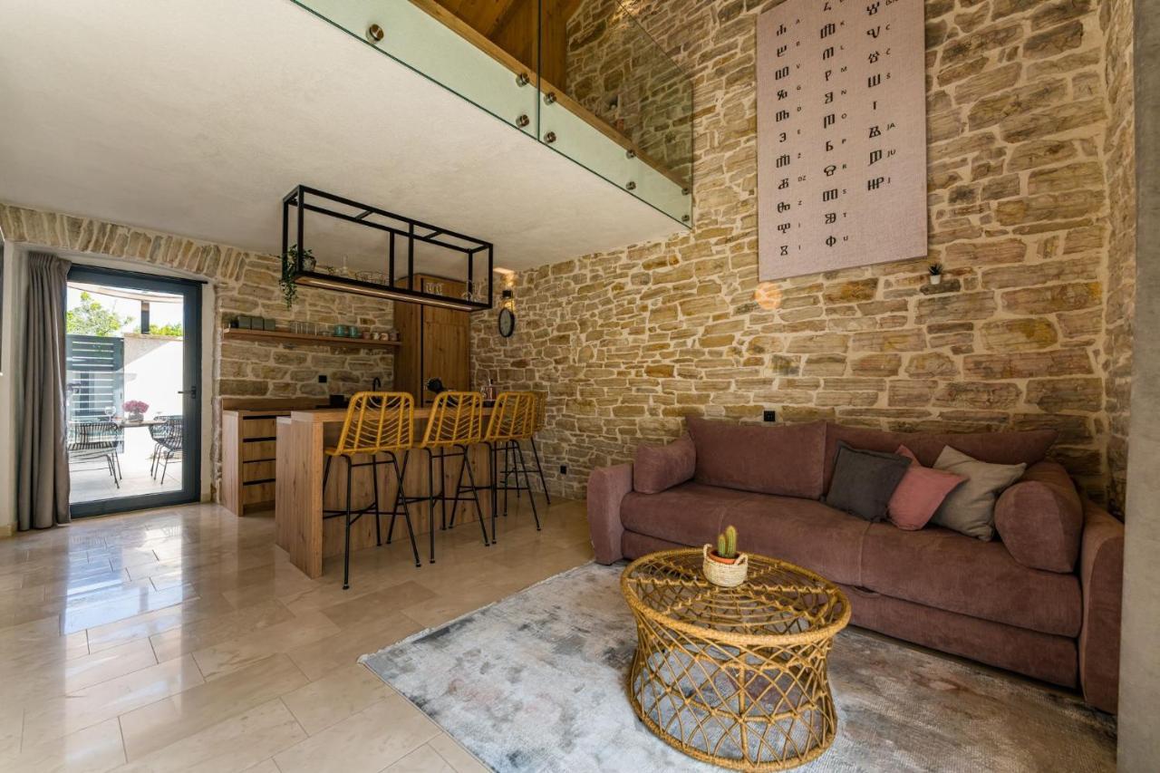 Вилла Stone House With Pool Poeta Pridraga Экстерьер фото